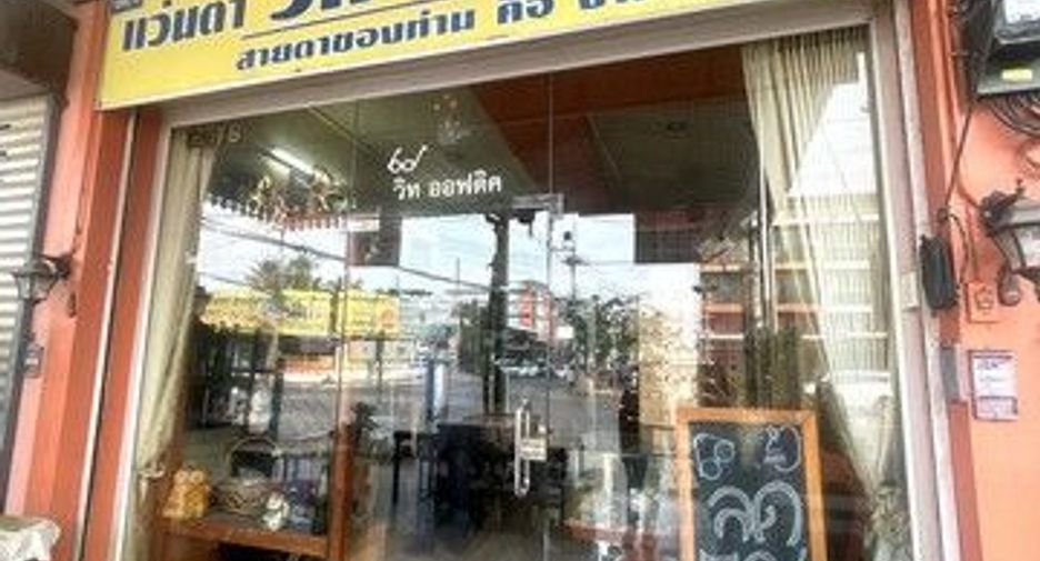 Local comercial en venta de 3 habitaciones en Pak Tho, Ratchaburi