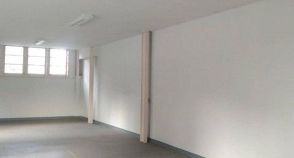For rent 1 bed office in Pom Prap Sattru Phai, Bangkok