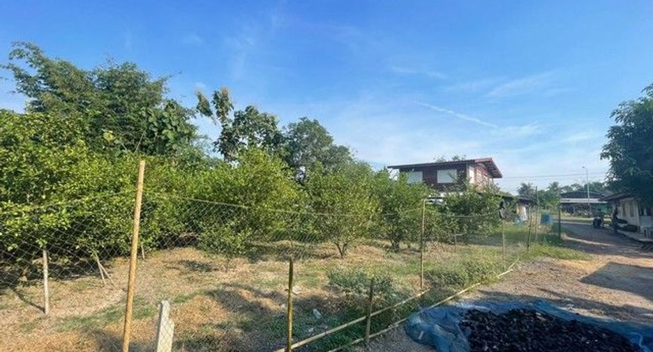 For sale 2 bedrooms house in Taphan Hin, Phichit
