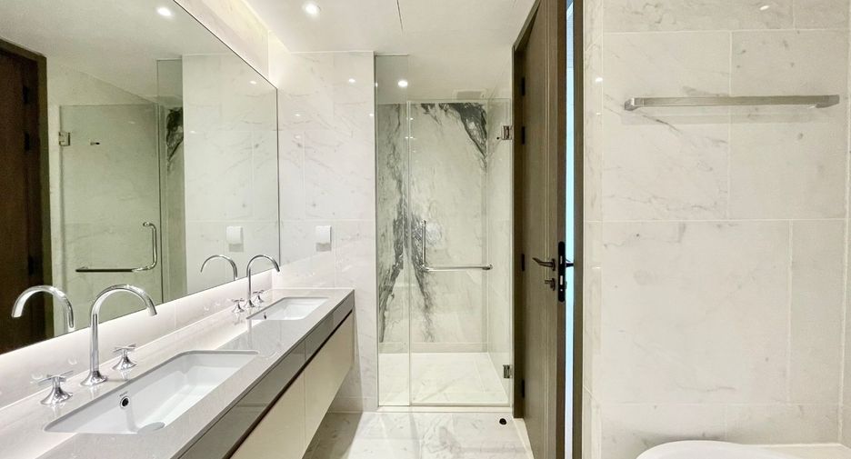 For sale 2 bedrooms condo in Pathum Wan, Bangkok