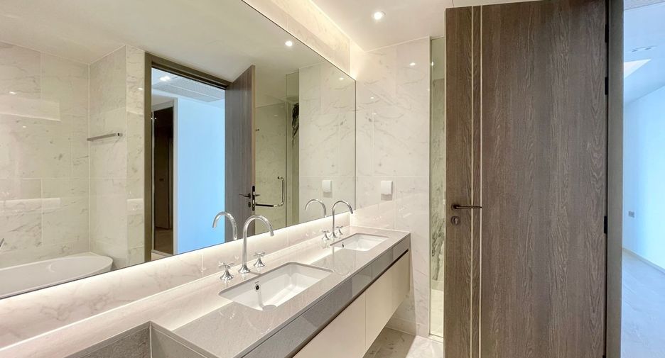 For sale 2 bedrooms condo in Pathum Wan, Bangkok