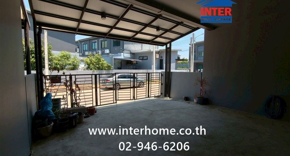 For sale 4 bedrooms townhouse in Mueang Pathum Thani, Pathum Thani