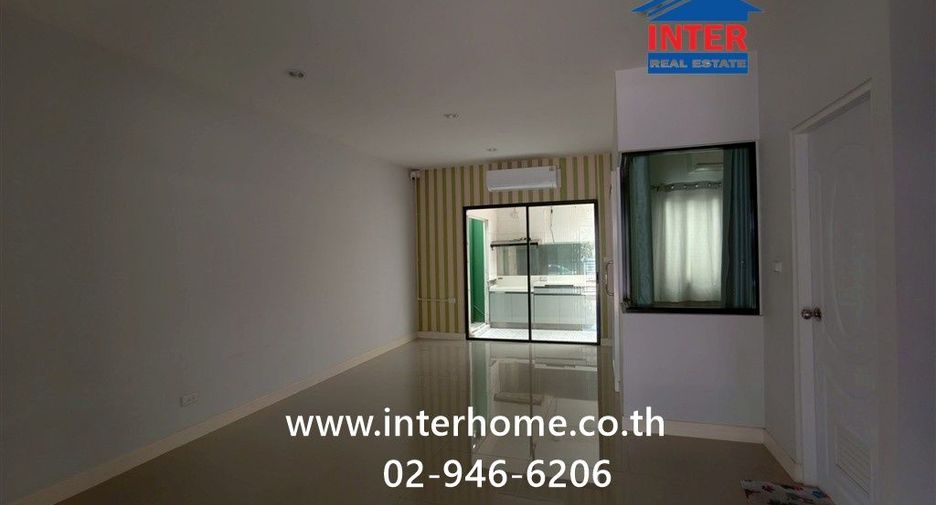 For sale 4 bedrooms townhouse in Mueang Pathum Thani, Pathum Thani