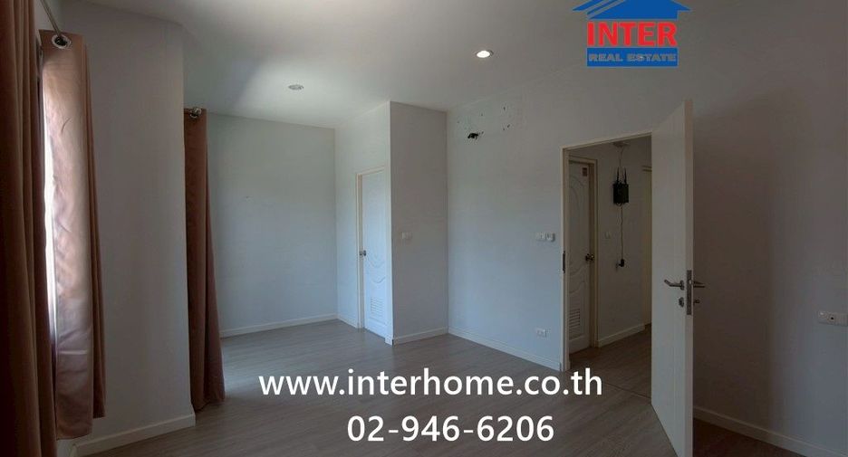 For sale 4 bedrooms townhouse in Mueang Pathum Thani, Pathum Thani