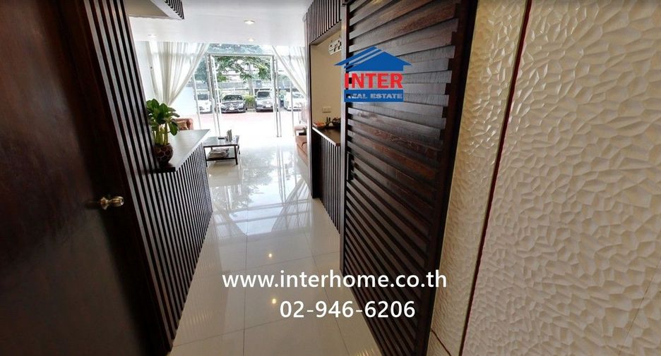 For sale 3 bedrooms retail Space in Khlong San, Bangkok
