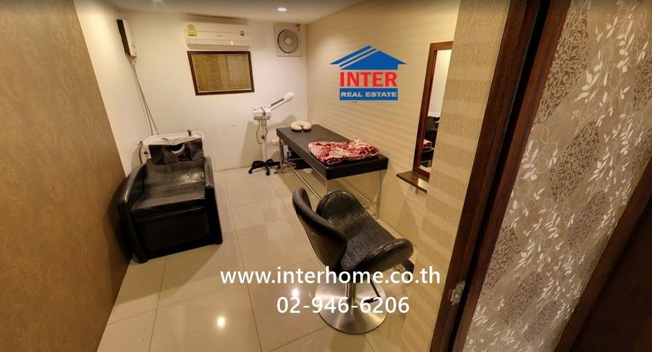 For sale 3 bedrooms retail Space in Khlong San, Bangkok