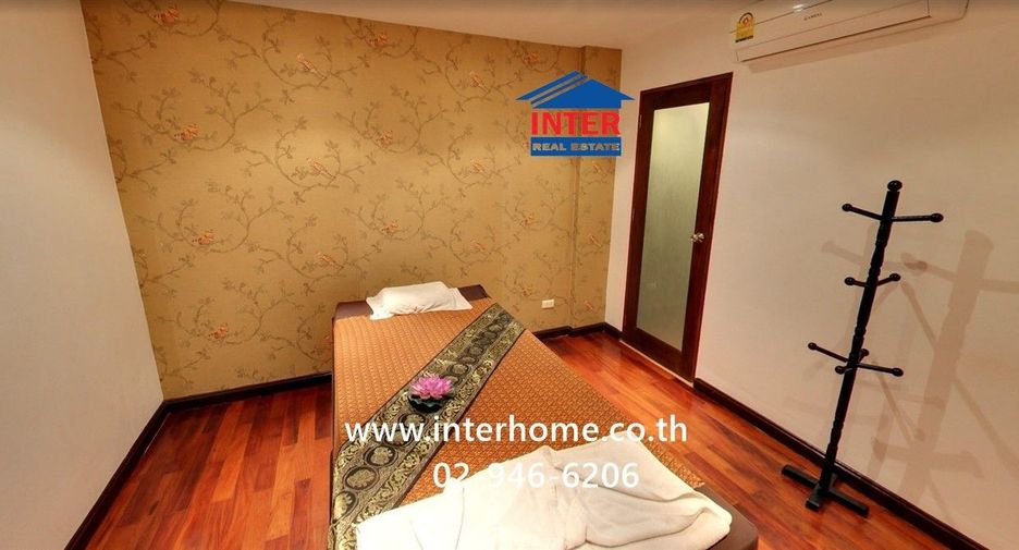 For sale 3 bedrooms retail Space in Khlong San, Bangkok