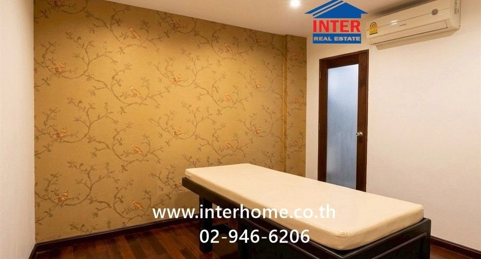For sale 3 bedrooms retail Space in Khlong San, Bangkok