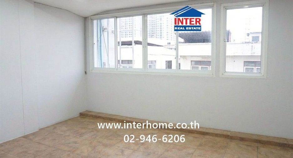 For sale 3 bedrooms retail Space in Khlong San, Bangkok