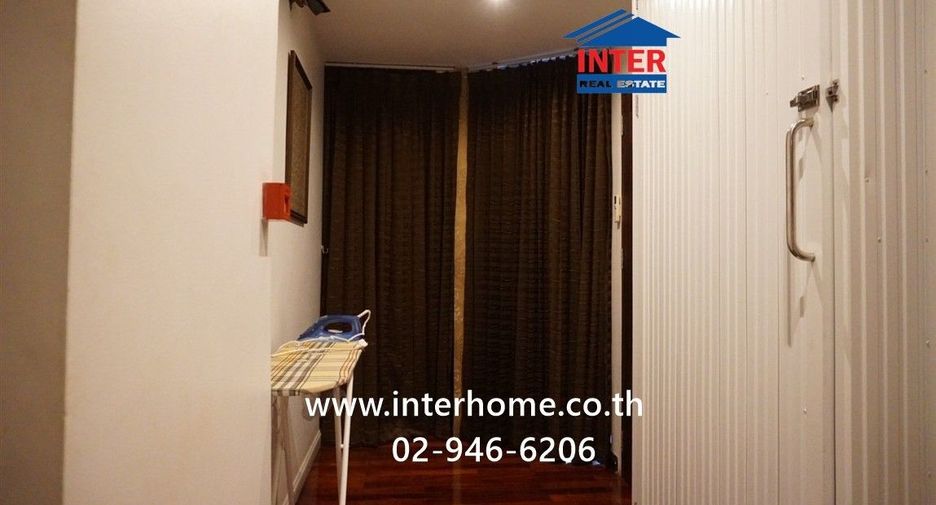 For sale 3 bedrooms retail Space in Khlong San, Bangkok
