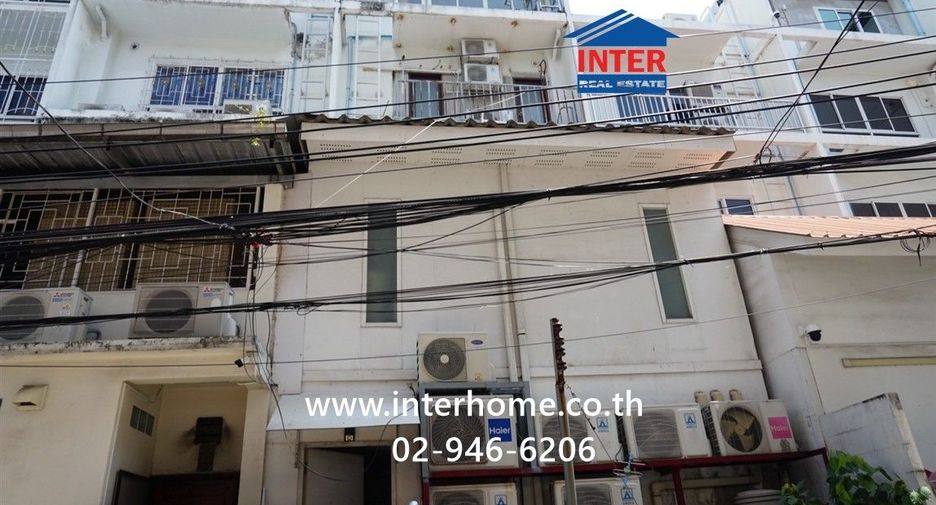 For sale 3 bedrooms retail Space in Khlong San, Bangkok