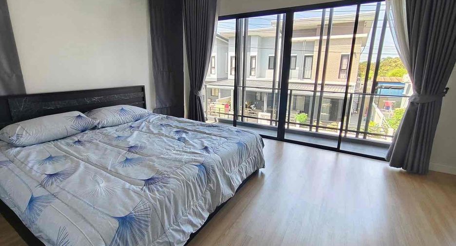 For rent 4 bedrooms villa in Bang Lamung, Chonburi