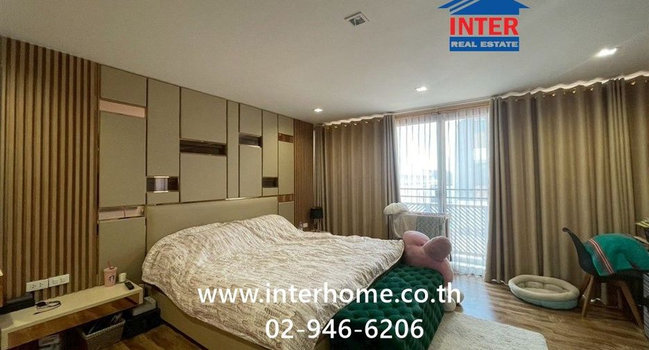 For sale 4 bedrooms townhouse in Lat Phrao, Bangkok