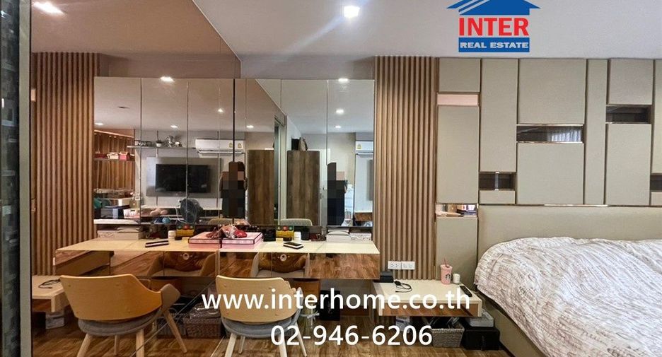 For sale 4 bedrooms townhouse in Lat Phrao, Bangkok