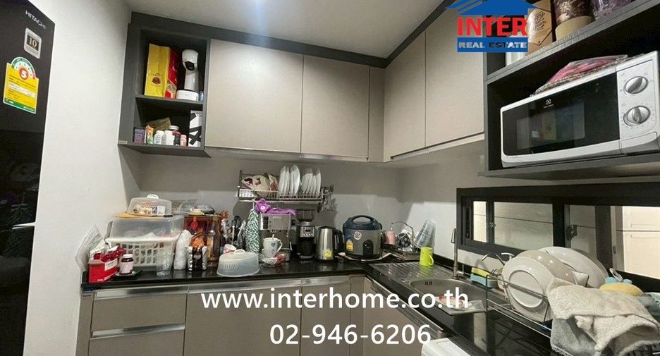 For sale 4 bedrooms townhouse in Lat Phrao, Bangkok
