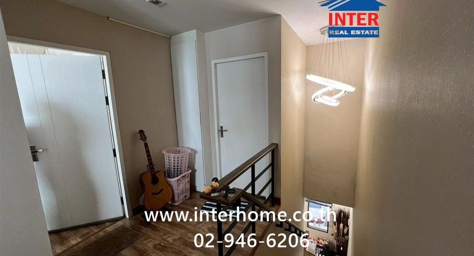 For sale 4 bedrooms townhouse in Lat Phrao, Bangkok