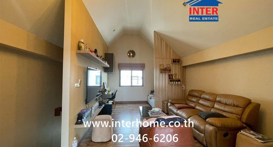 For sale 4 bedrooms townhouse in Lat Phrao, Bangkok
