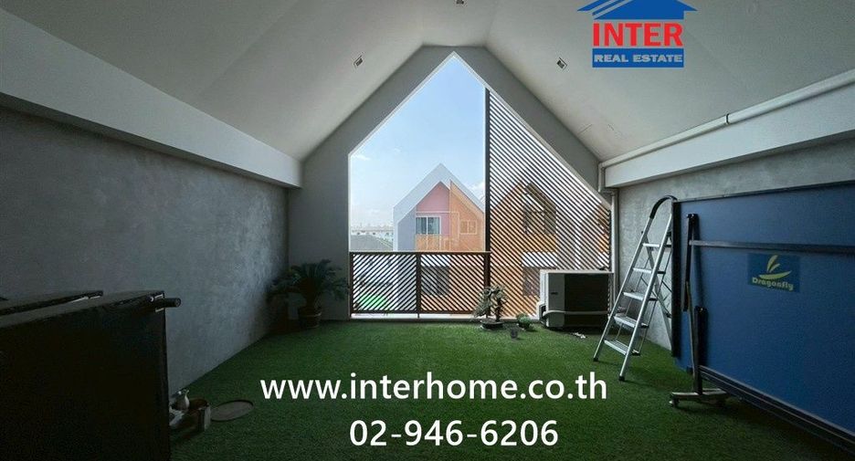 For sale 4 bedrooms townhouse in Lat Phrao, Bangkok