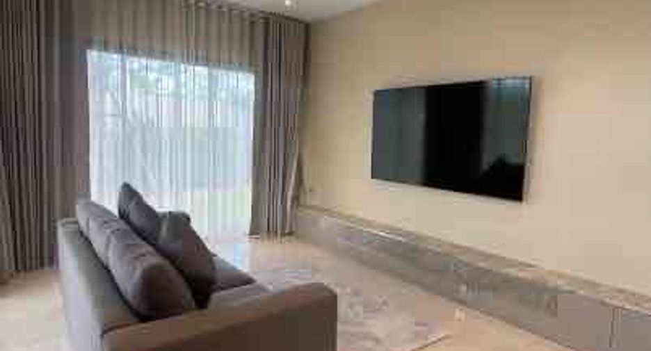 For rent 4 bedrooms villa in Bang Lamung, Chonburi