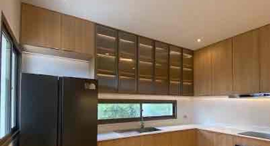 For rent 4 bedrooms villa in Bang Lamung, Chonburi