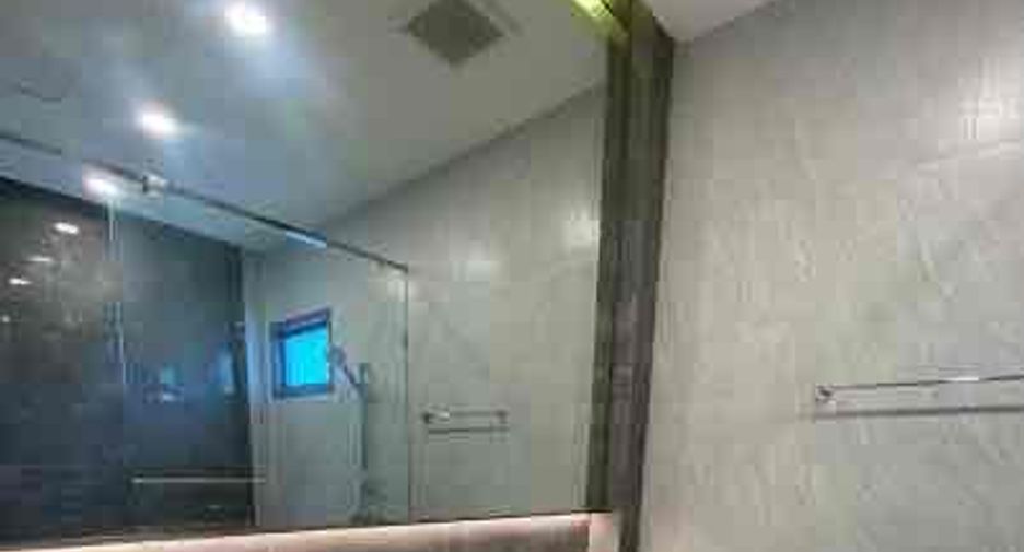 For rent 4 bedrooms villa in Bang Lamung, Chonburi