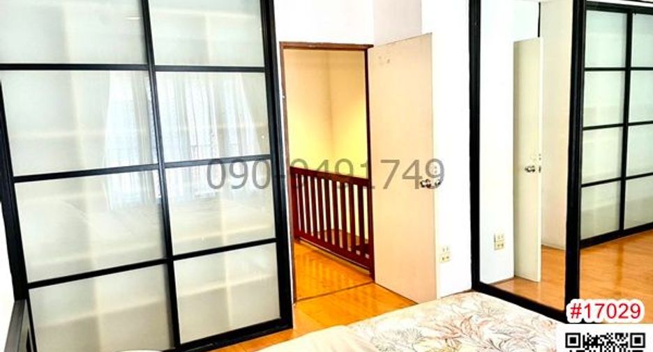 Reihenhaus zur Miete mit 2 Zimmer in Phra Khanong, Bangkok