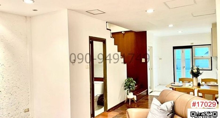 Reihenhaus zur Miete mit 2 Zimmer in Phra Khanong, Bangkok