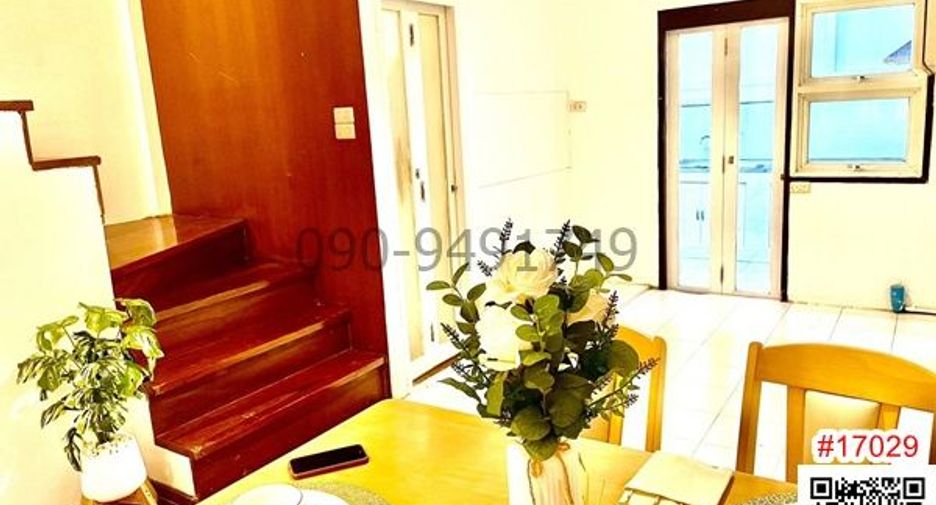 Reihenhaus zur Miete mit 2 Zimmer in Phra Khanong, Bangkok