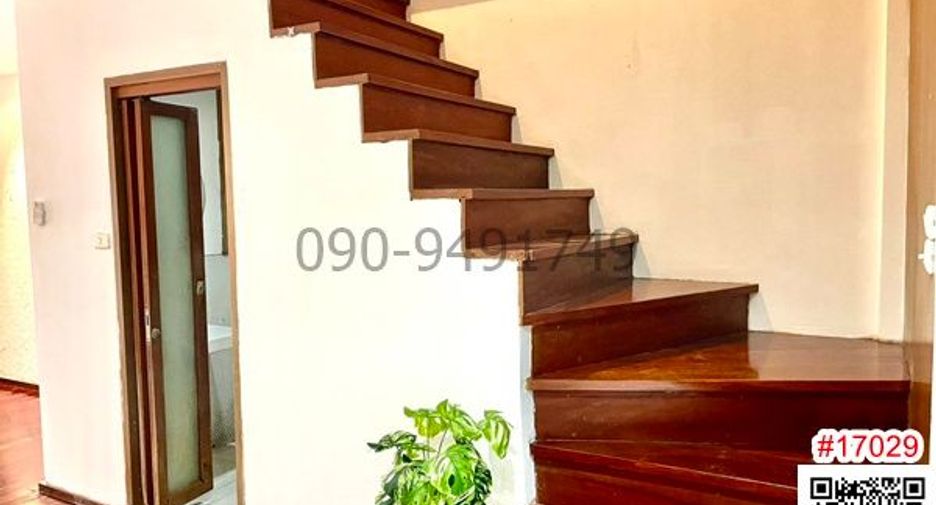 Reihenhaus zur Miete mit 2 Zimmer in Phra Khanong, Bangkok