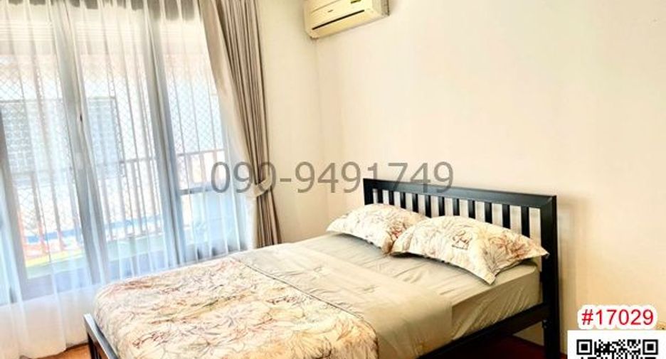Reihenhaus zur Miete mit 2 Zimmer in Phra Khanong, Bangkok