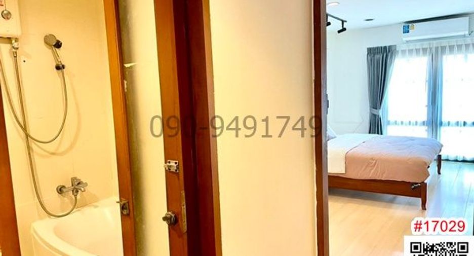 Reihenhaus zur Miete mit 2 Zimmer in Phra Khanong, Bangkok