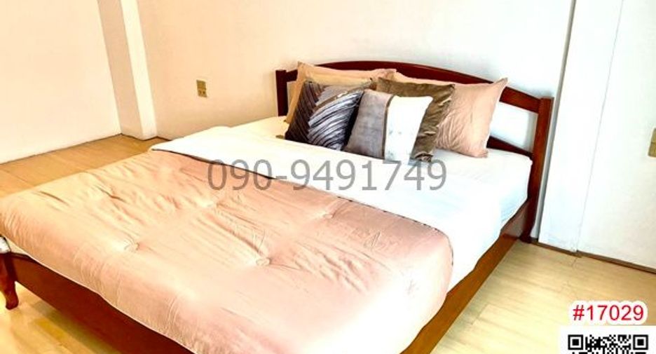 Reihenhaus zur Miete mit 2 Zimmer in Phra Khanong, Bangkok