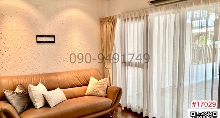Reihenhaus zur Miete mit 2 Zimmer in Phra Khanong, Bangkok