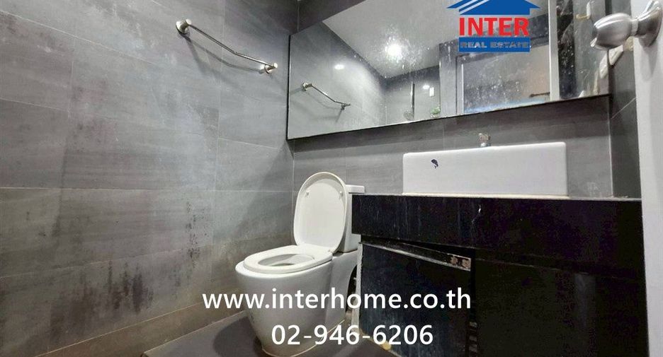 For sale 3 bedrooms townhouse in Mueang Pathum Thani, Pathum Thani