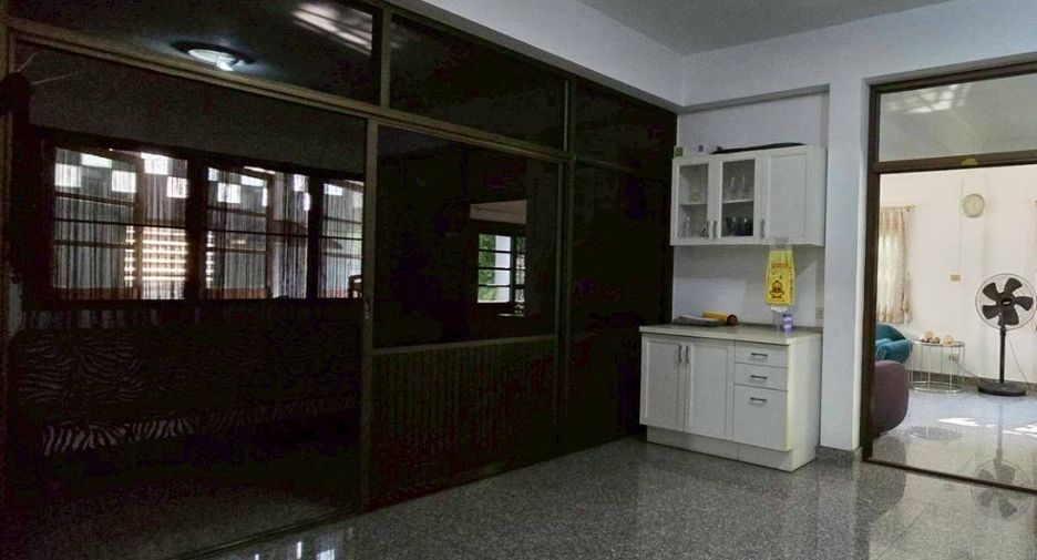 For sale 4 bedrooms house in Thawi Watthana, Bangkok
