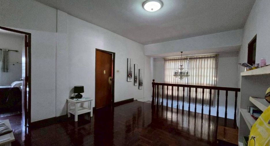 For sale 4 bedrooms house in Thawi Watthana, Bangkok