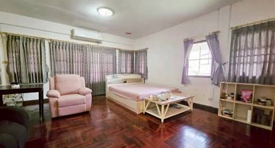 For sale 4 bedrooms house in Thawi Watthana, Bangkok