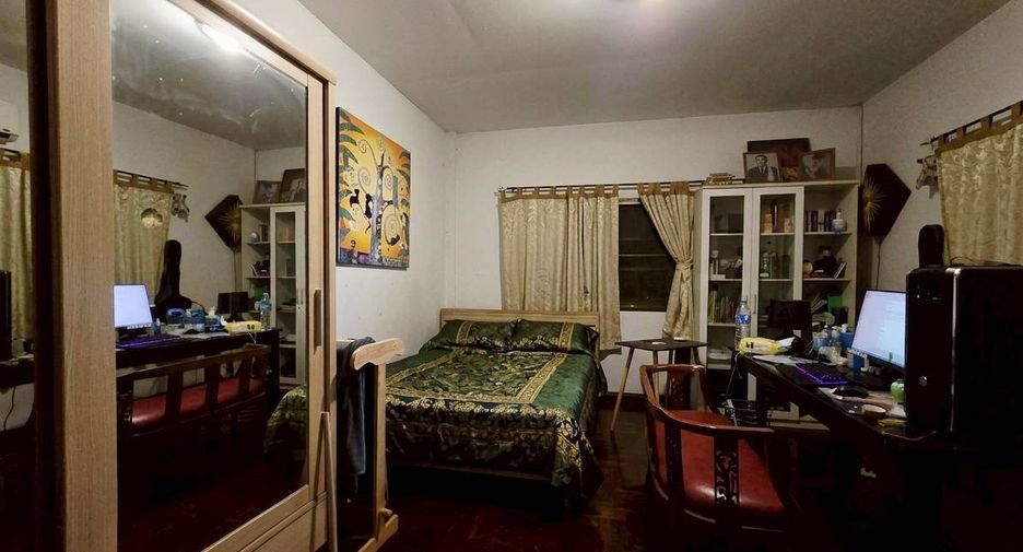 For sale 4 bedrooms house in Thawi Watthana, Bangkok