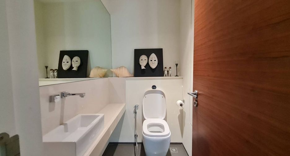 For rent 2 bedrooms condo in Sathon, Bangkok