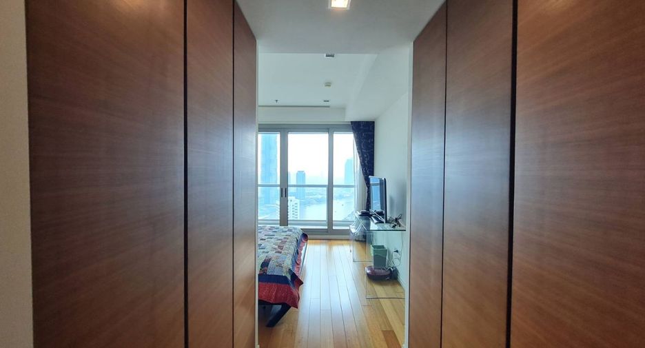 For rent 2 bedrooms condo in Sathon, Bangkok