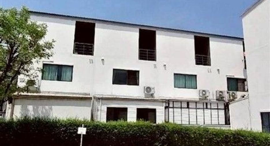 For sale 3 bedrooms townhouse in Mueang Nonthaburi, Nonthaburi