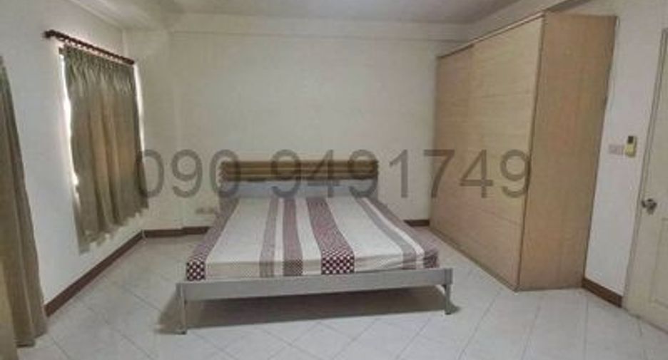 For sale 3 bedrooms townhouse in Suan Luang, Bangkok