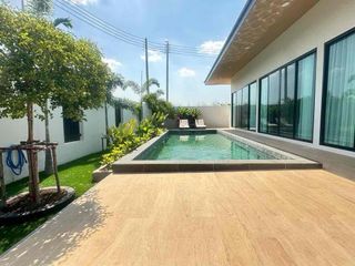 Villa en alquiler y en venta de 4 habitaciones en Bang Lamung, Chonburi