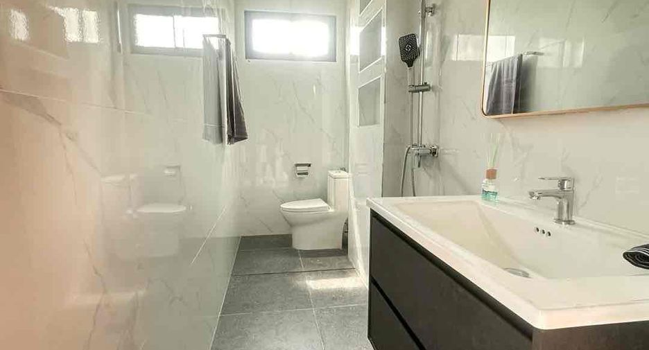 Villa en alquiler y en venta de 4 habitaciones en Huay Yai, Pattaya