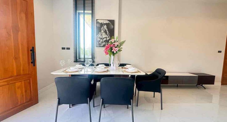 Villa en alquiler y en venta de 4 habitaciones en Huay Yai, Pattaya
