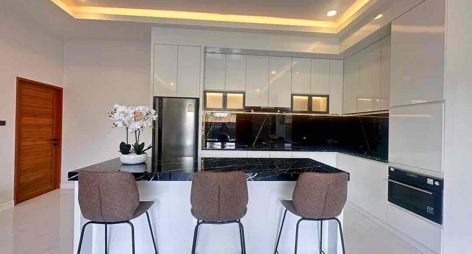 Villa en alquiler y en venta de 4 habitaciones en Huay Yai, Pattaya