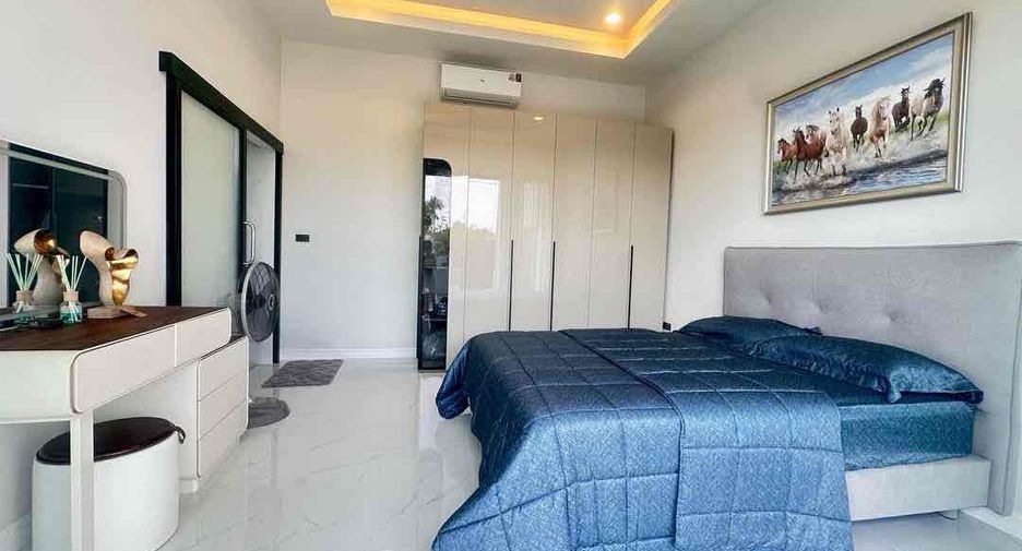 Villa en alquiler y en venta de 4 habitaciones en Huay Yai, Pattaya
