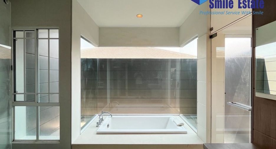 For rent 4 bedrooms house in Mueang Samut Prakan, Samut Prakan
