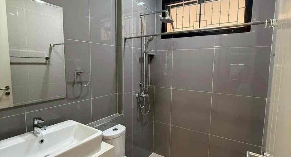 For sale and for rent 4 bedrooms villa in Bang Lamung, Chonburi