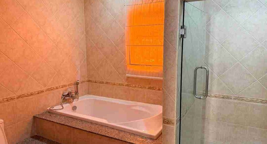 For rent 3 bedrooms villa in Bang Lamung, Chonburi